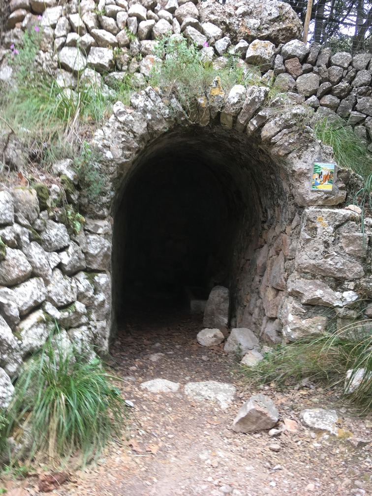 GR 221 Mallorca cave